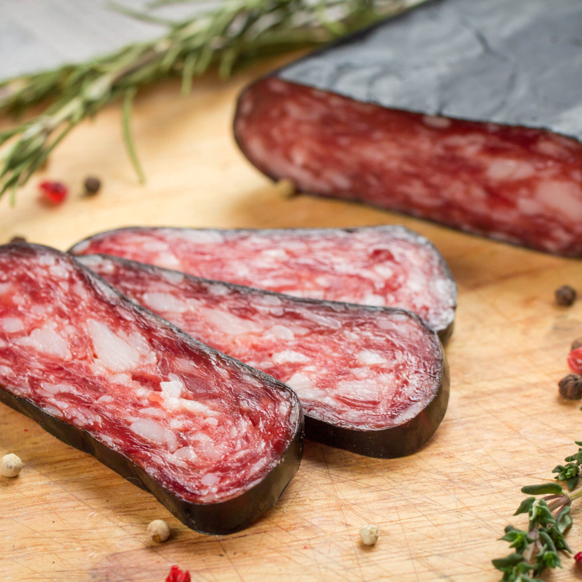 деликатесы из мяса. колбаса мясная мануфактура. магнит колбаски с сыром за 200₽. мясная мануфактура. мясо мясная мануфактура.