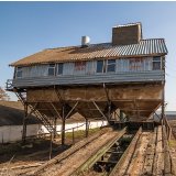 Старый деревенский зерновой ток